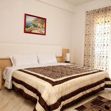 Martin Apartment Vlore Bagian luar foto